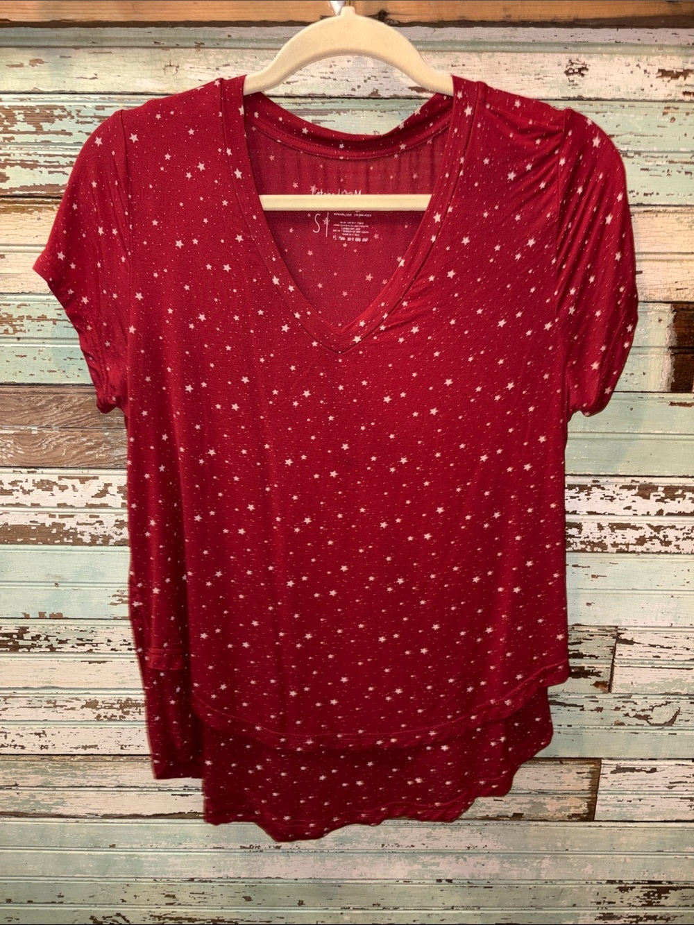 Latched Mama Easy Access for Nursing Red Star Print V-Neck Top